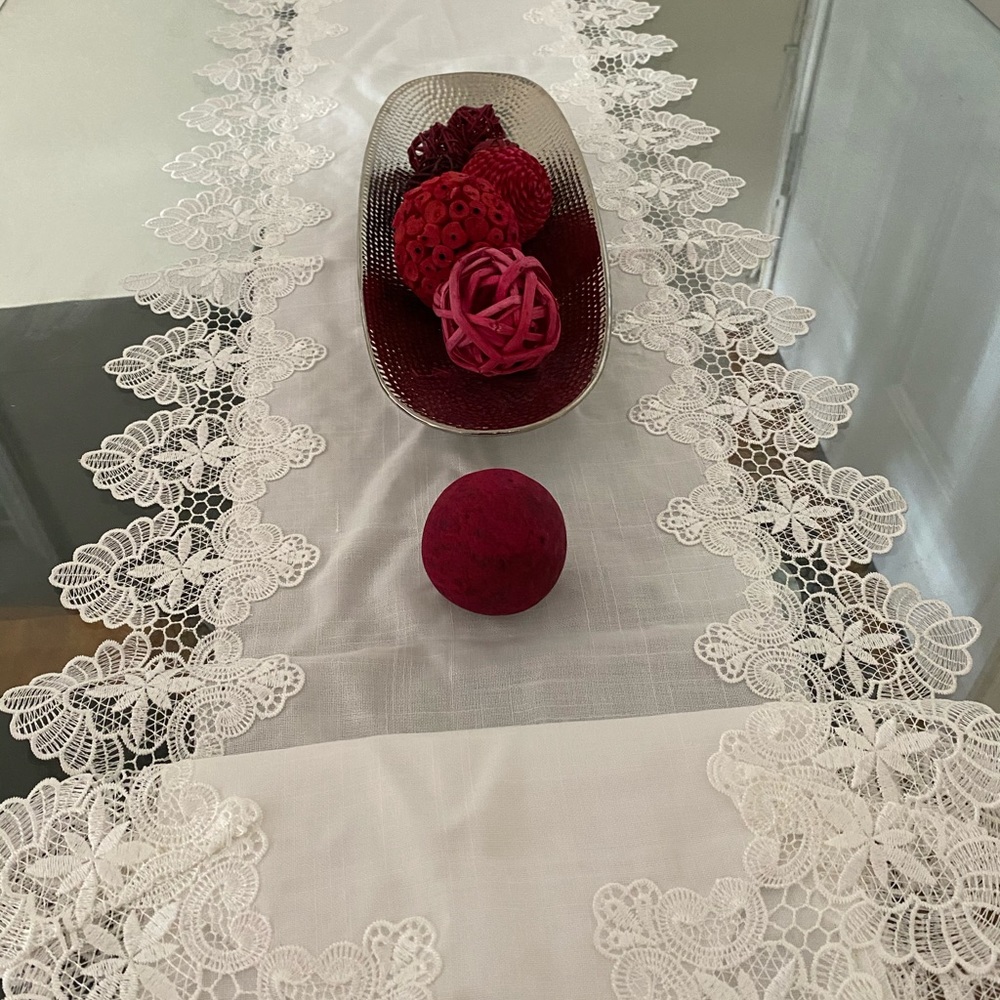 Table runner - Picture 4 of 4